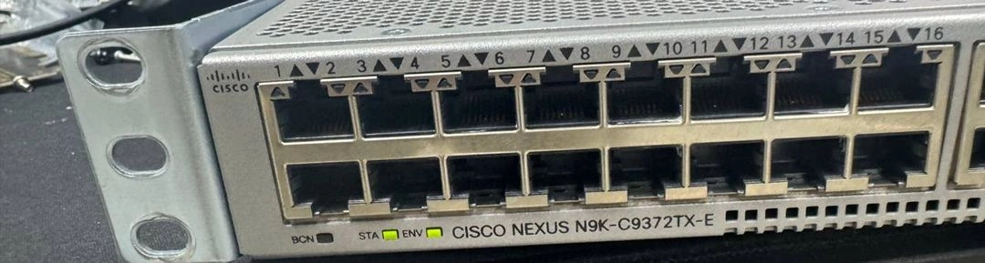 시스코 네트워크 스위치 N9K-C9372TX-E 이미지