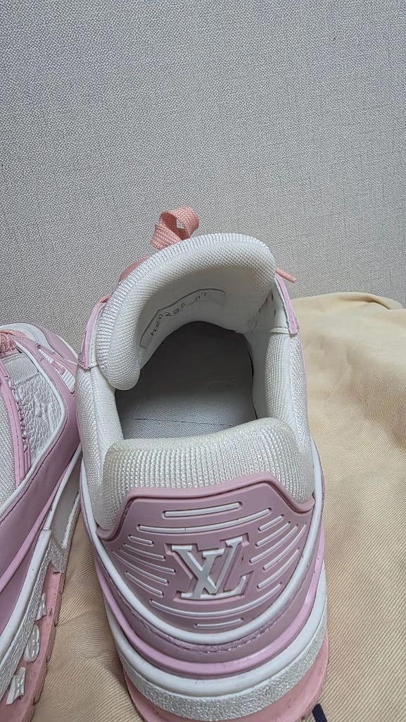 루이비통 트레이너 핑크 이미지