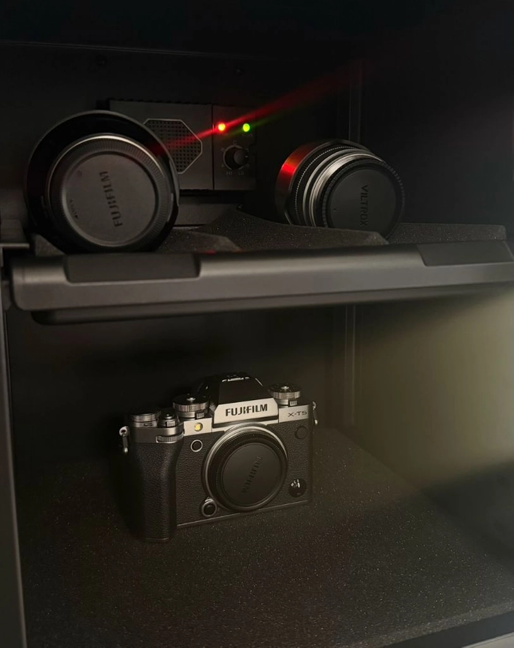 후지필름 x-t5 실버+ 렌즈 두개(후지,빌트록스)+제습함+기타등등 풀세트 - 안심되는 중고거래