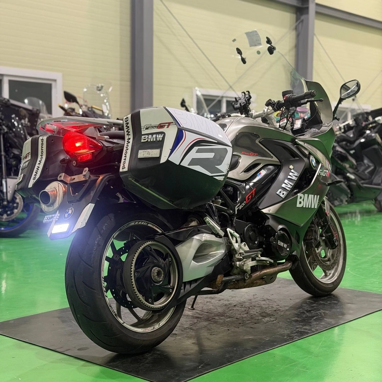 BMW f800gt 14년식 블랙박스/사이드박스 셋팅 투어러 바이크 판매합니다 이미지