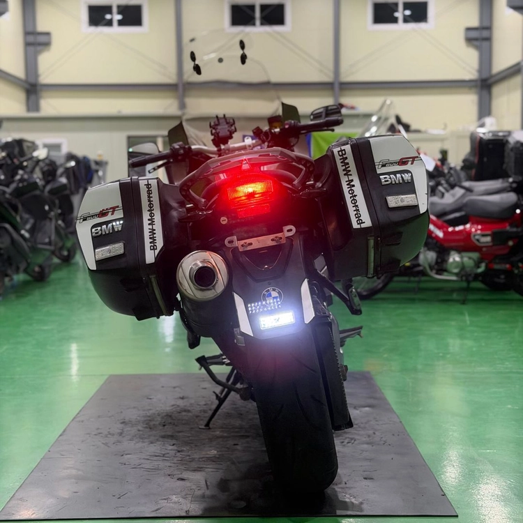 BMW f800gt 14년식 블랙박스/사이드박스 셋팅 투어러 바이크 판매합니다 이미지