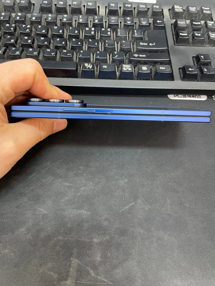 갤럭시Z폴드7 블루 256GB 무잔상 상태좋은 중고116만팝니다 이미지