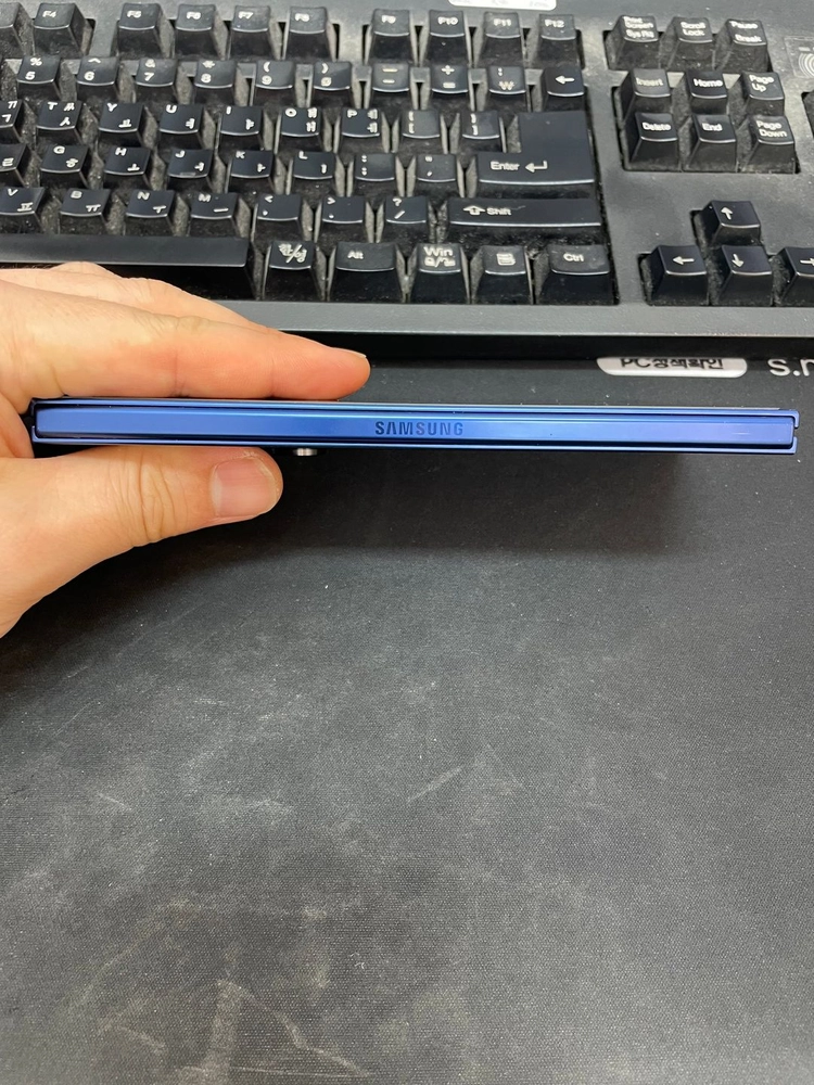 갤럭시Z폴드7 블루 256GB 무잔상 상태좋은 중고116만팝니다 이미지
