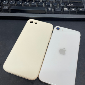 아이폰SE3 화이트 해외판 64GB 배터리100% 상태좋은 중고29만팝니다. 이미지