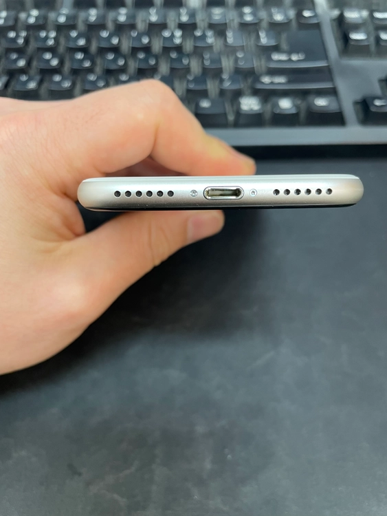 아이폰SE3 화이트 해외판 64GB 배터리100% 상태좋은 중고29만팝니다. 이미지