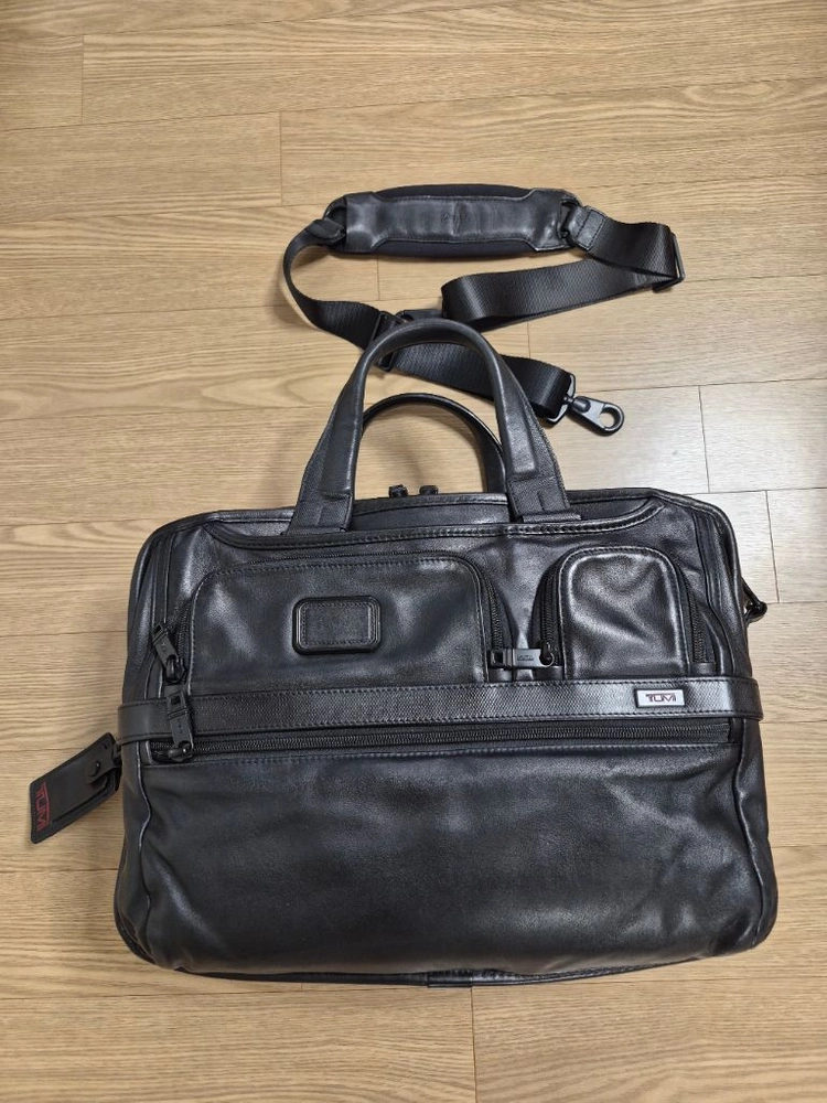 투미 알파2 익스펜더블 오거나이져 랩탑 가죽 브리프케이스 이미지