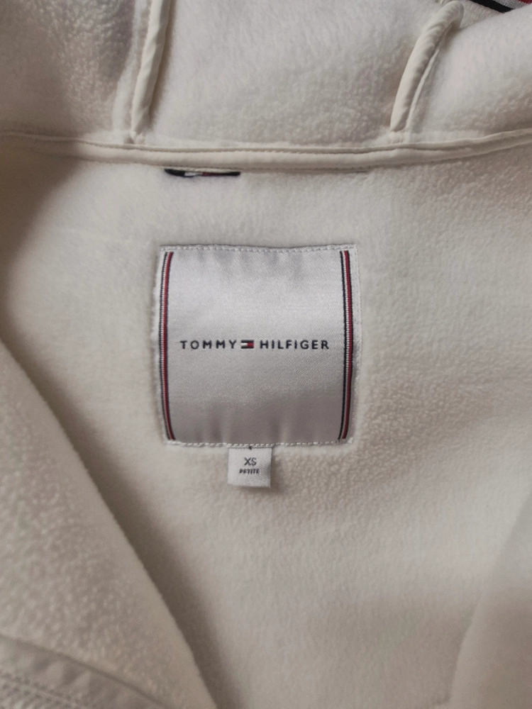 타미힐피거 후리스 이미지