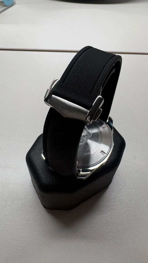 태그호이어 아쿠아레이서 43mm 검판 쿼츠 이미지