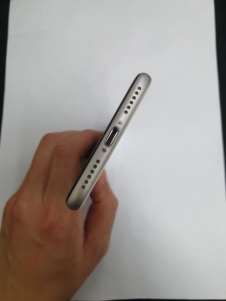 아이폰SE2 256GB 화이트 배터리100% 기능정상 중고폰 766038 이미지