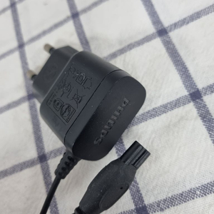 필립스 전기면도기 충전기 이미지