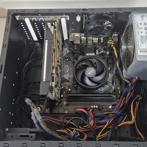 RTX AMD 컴퓨터 본체 이미지