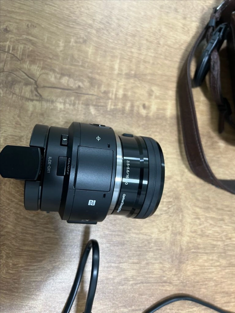 ILCE-QX1 카메라 렌즈 포함 판매합니다. 이미지