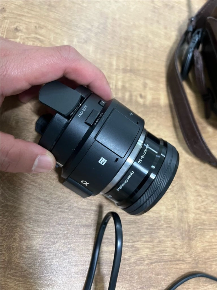 ILCE-QX1 카메라 렌즈 포함 판매합니다. 이미지