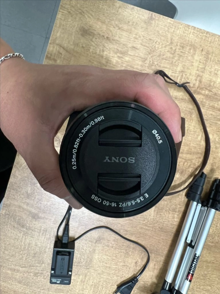 ILCE-QX1 카메라 렌즈 포함 판매합니다. 이미지