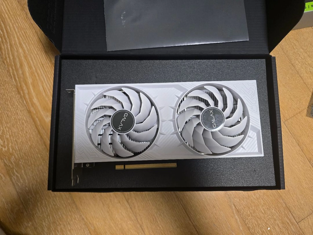 [보증O] 갤럭시 RTX 4060 화이트 그래픽카드 팝니다 이미지