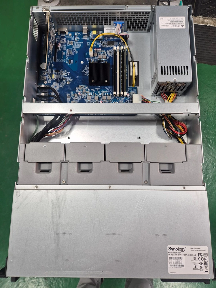 시놀로지 Synology RS2418RP+ NAS 이미지