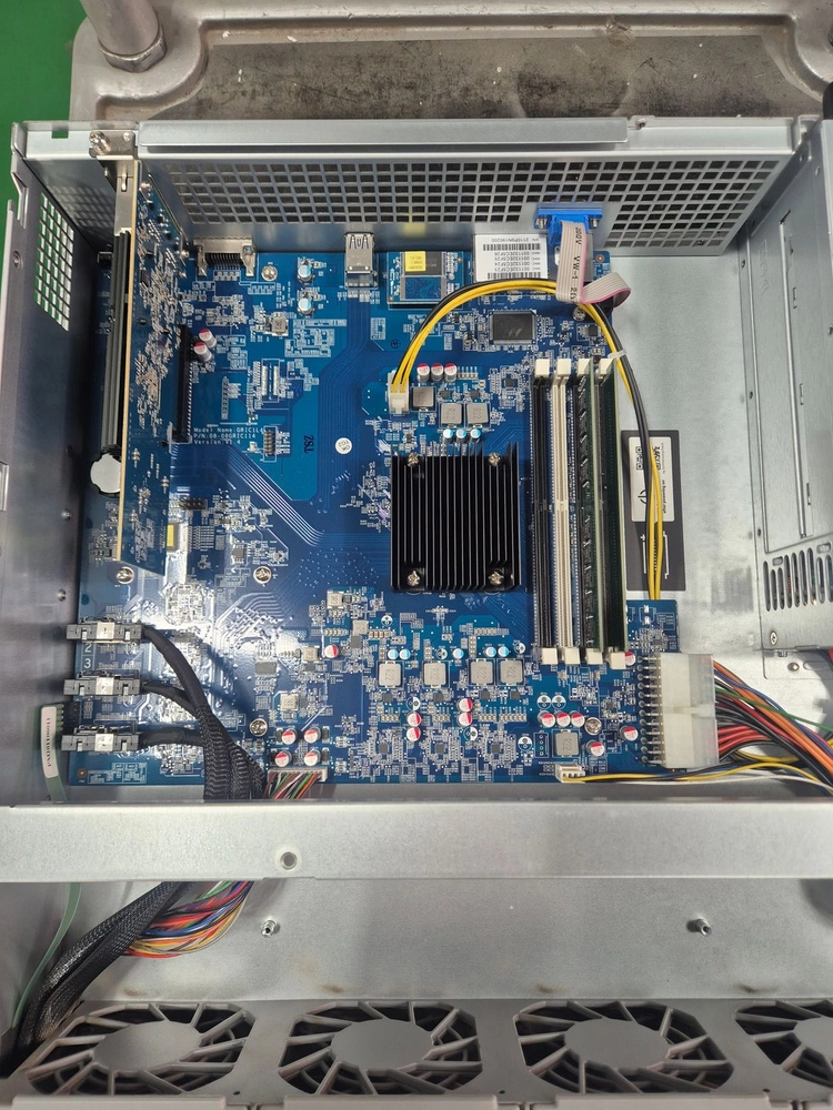 시놀로지 Synology RS2418RP+ NAS 이미지