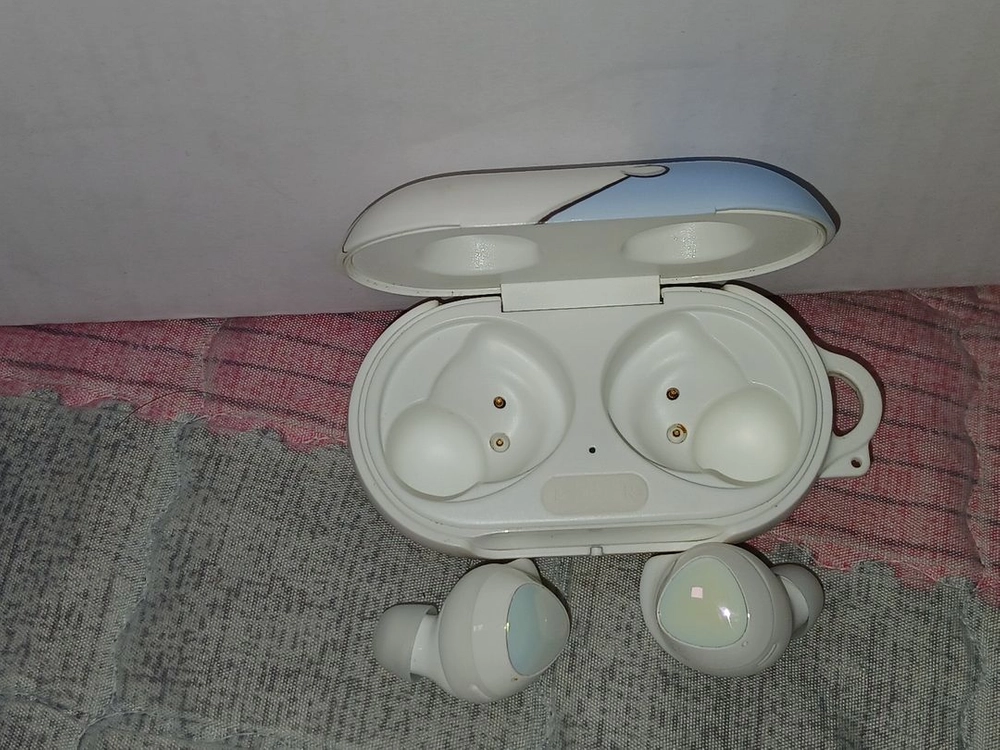 삼성 갤럭시 버즈 플러스 화이트 이미지