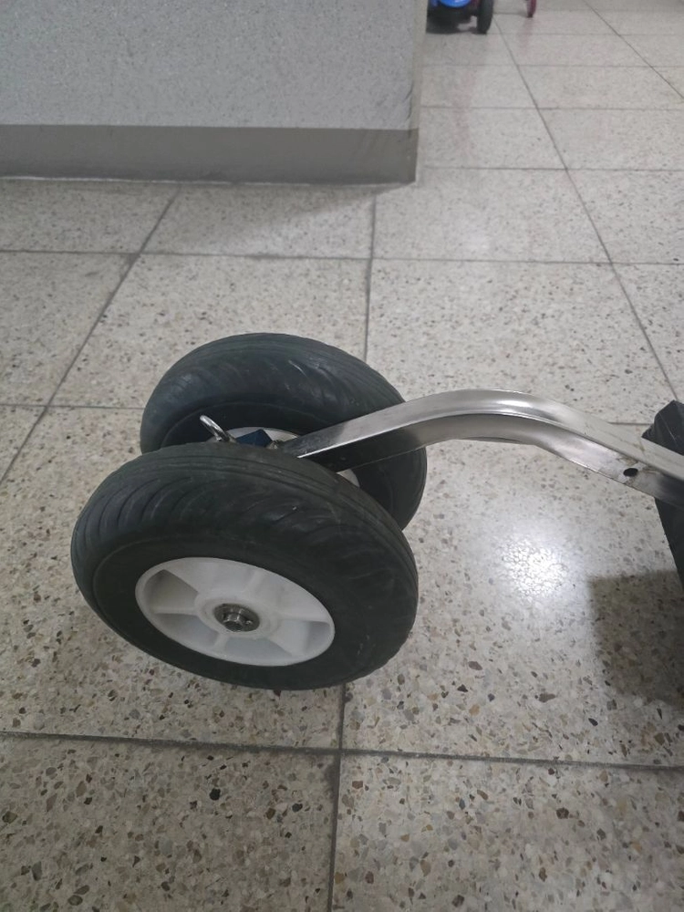 고무보트 앞 딩기 낚시고무보트 바퀴 이미지
