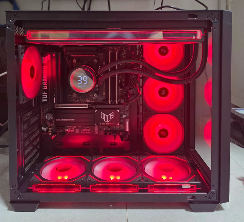 9800X3D , 32램 반본체 게이밍 컴퓨터 팝니다 이미지