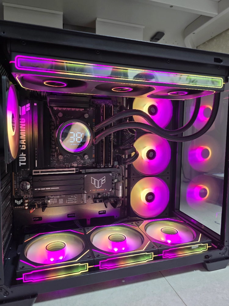 9800X3D , 32램 반본체 게이밍 컴퓨터 팝니다 이미지