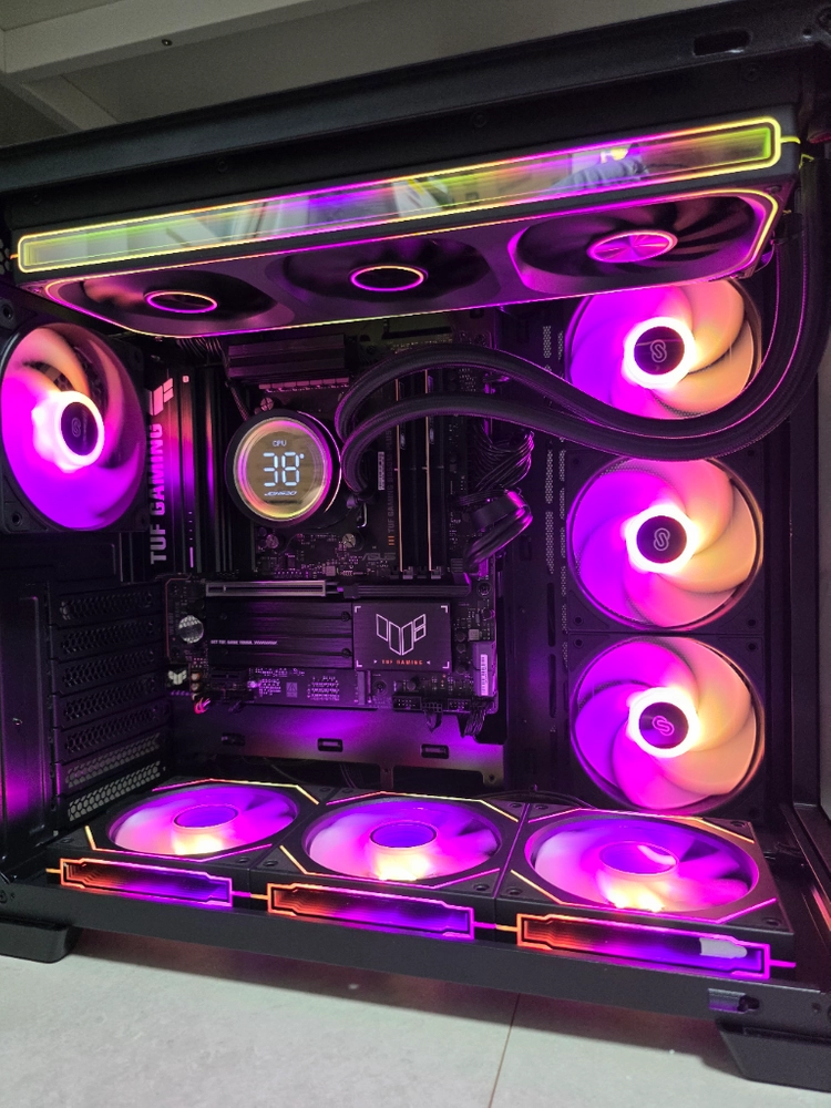 9800X3D , 32램 반본체 게이밍 컴퓨터 팝니다 이미지