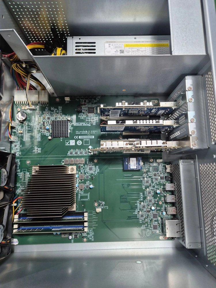 QNAP TVS-2472XU-RP 이미지