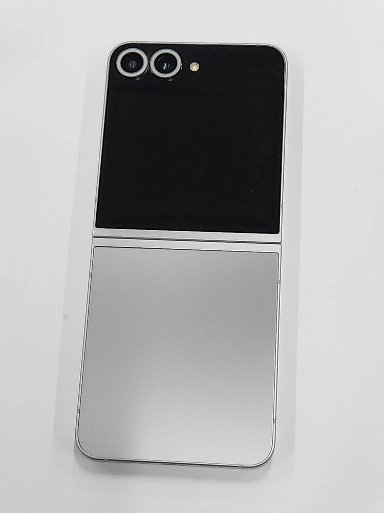 갤럭시Z플립6 256G 무잔상 실버 64069 이미지
