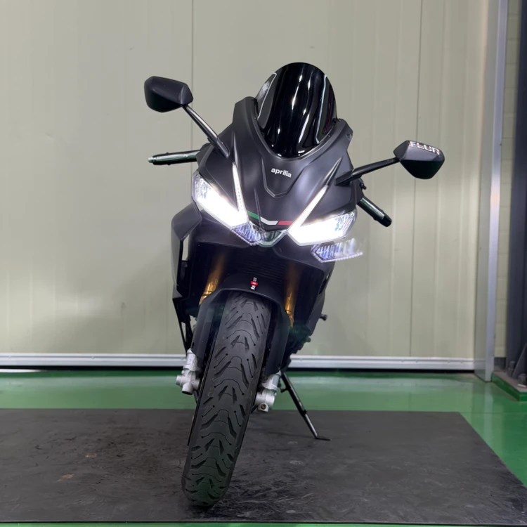 아프릴리아 rs660 22년식 짧은키로수 블랙카울튜닝 저렴하게 판매합니다 이미지