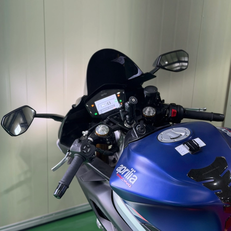 아프릴리아 rs660 22년식 짧은키로수 블랙카울튜닝 저렴하게 판매합니다 이미지
