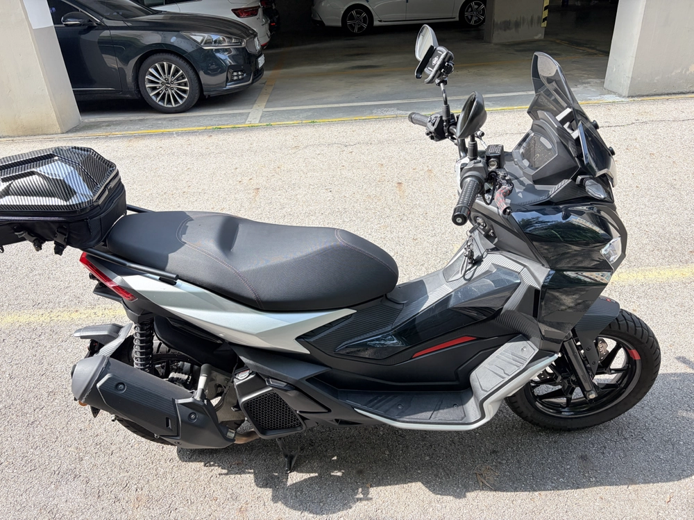 아프릴리아(Aprilia) SR GT 125 스쿠터 이미지