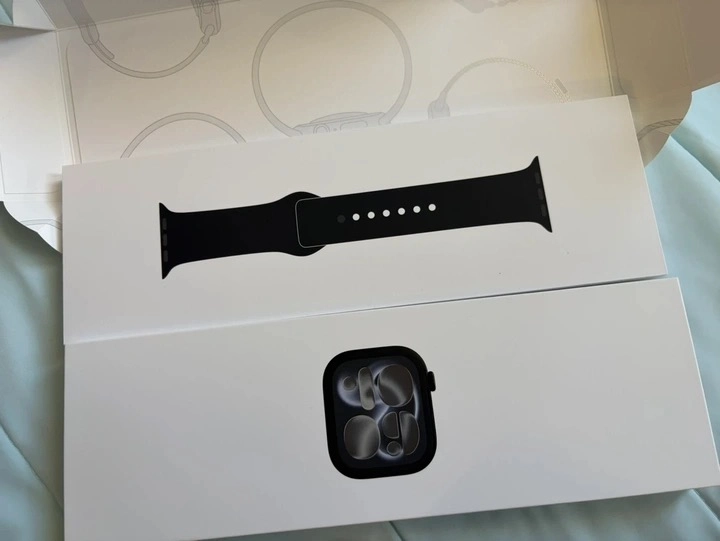 애플워치 11 46mm GPS+Cellular 알루미늄 제트블랙 이미지