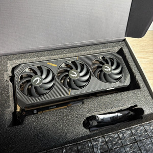조텍 RTX 5090 그래픽카드 이미지