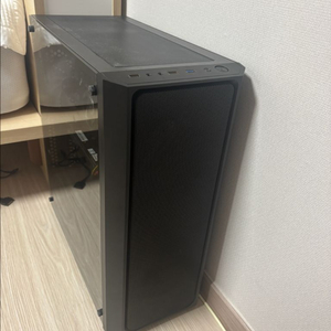 고성능 게이밍 컴퓨터 PC 이미지