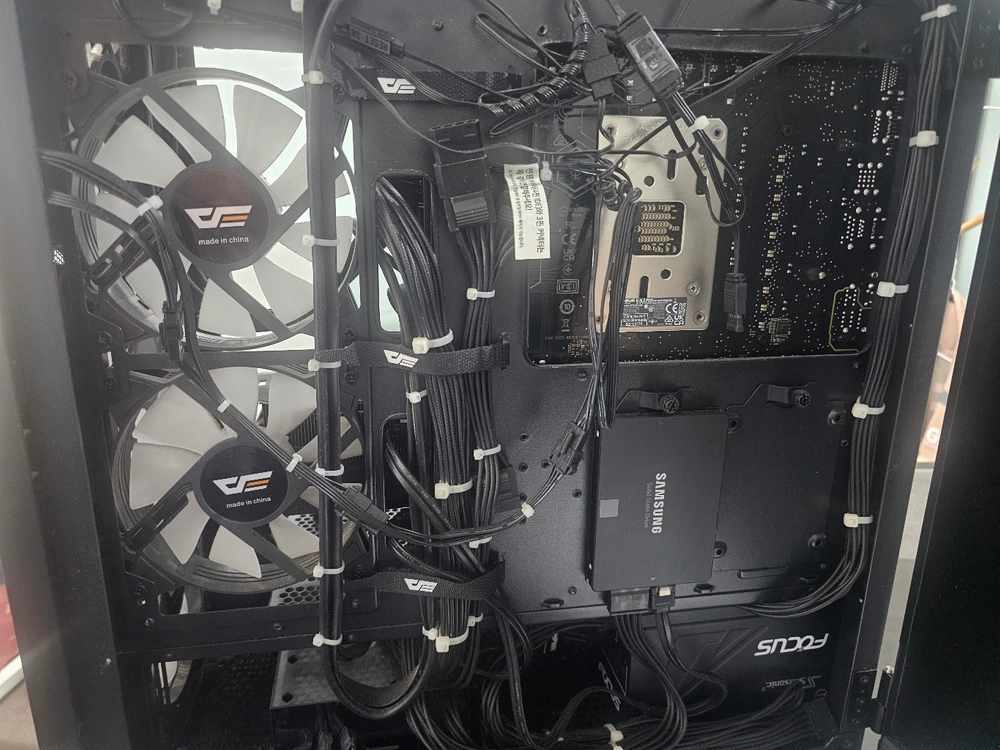 개인 7800x3d 4080 PC 본체 이미지