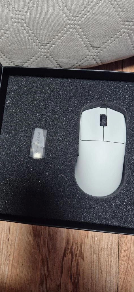 ATK F1 V2 Ultimate White 옴론 광학스위치 이미지