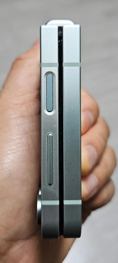 갤럭시 Z플립6 민트 256GB 싸게 팝니다. 이미지