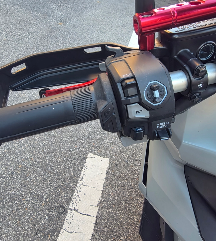 혼다 X-ADV 750 25년10월 30일출고 이미지