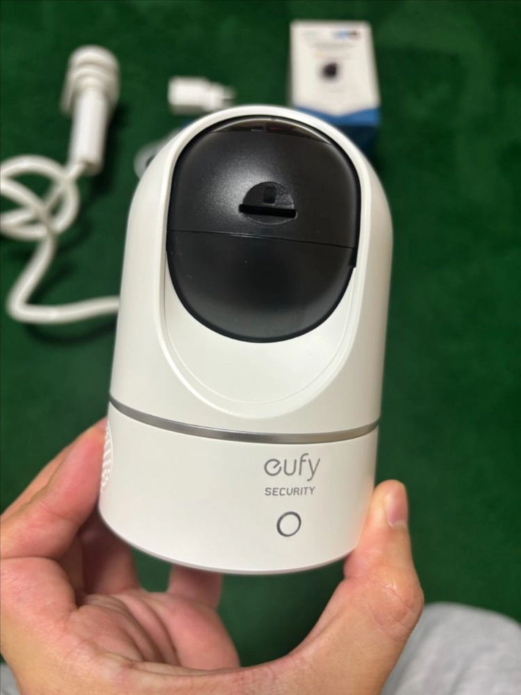 eufy 2K 실내 홈카메라(홈캠) + 캠 거치대 이미지