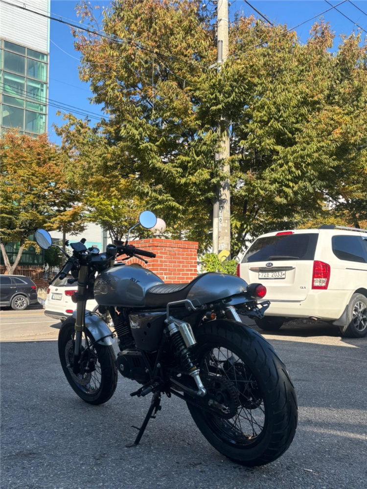엘로이모터스 헌터125s 18년 8천 판매합니다 이미지