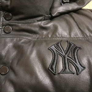 MLB(정품) 남성 올 양가죽 다운 패딩 자켓 (한정판) (블랙 95~100) (상태 깨끗하고 좋아요) 뉴욕 양키스 이미지