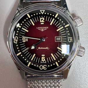 론진 레전드 다이버 36mm 버건디 레드 색상 팝니다 이미지