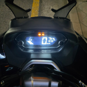 2025년식 UHR125 블랙 이미지