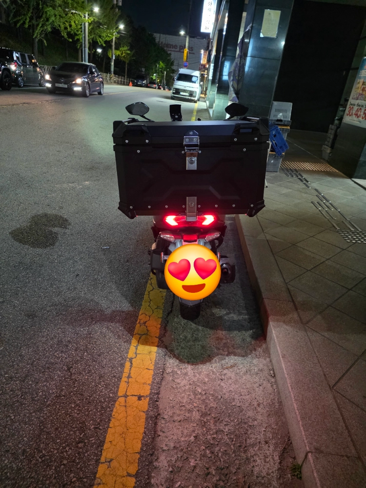 2025년식 UHR125 블랙 이미지