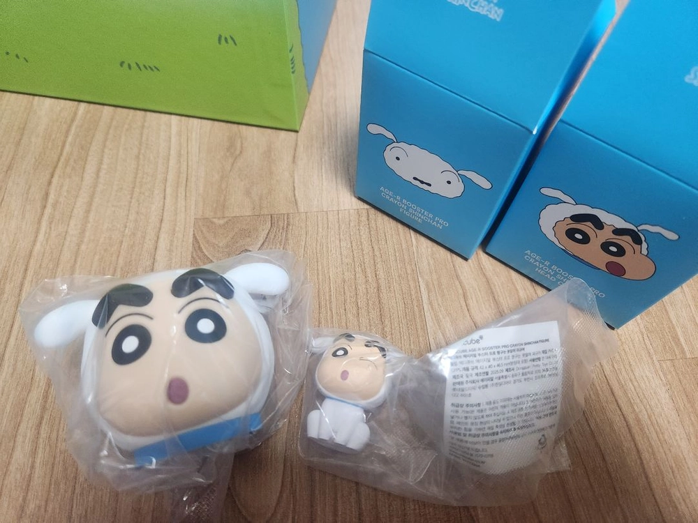 메디큐브 에이지알 부스터프로 짱구에디션 새상품 이미지