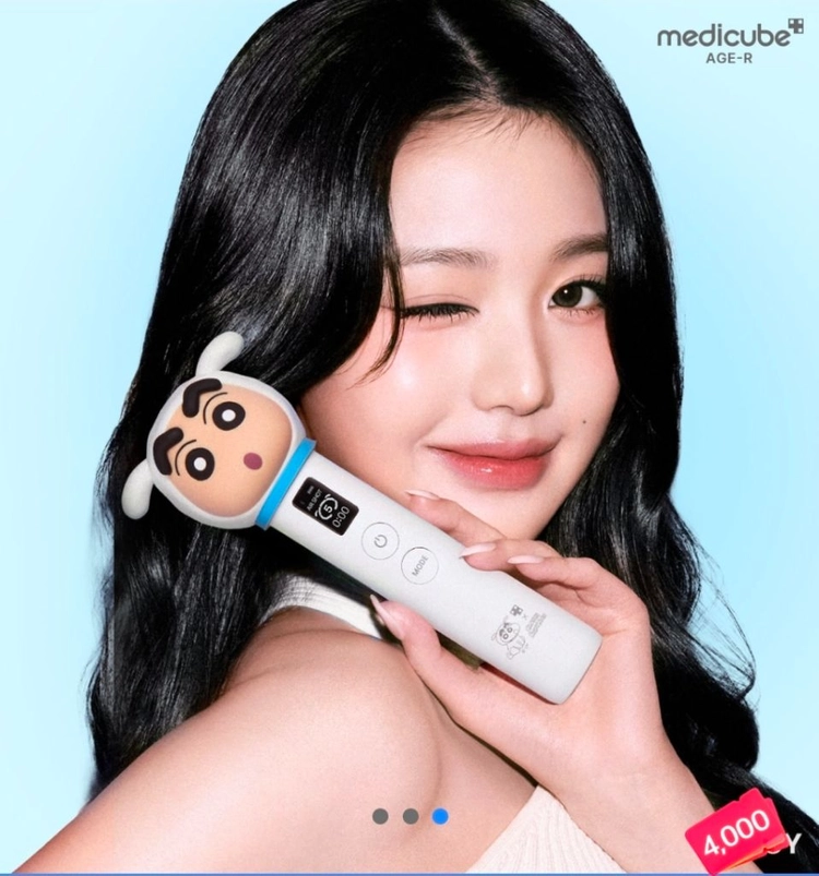 메디큐브 에이지알 부스터프로 짱구에디션 새상품 이미지