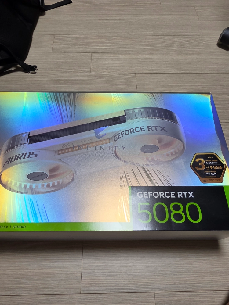 기가바이트 어로스 RTX 5080 인피니티 우드 팝니다. 이미지