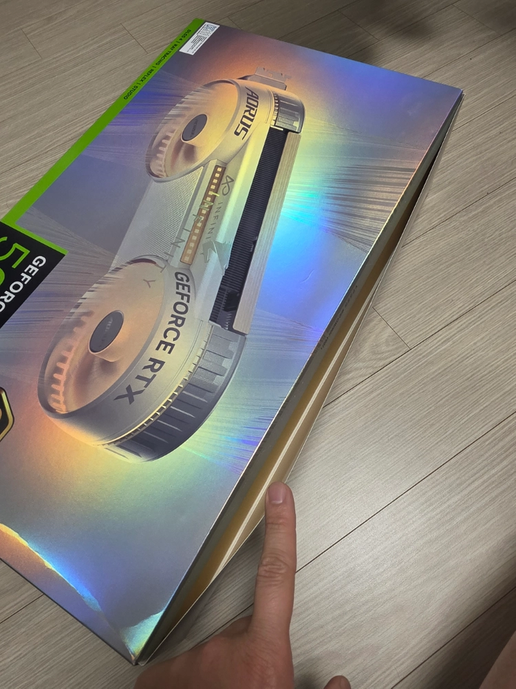 기가바이트 어로스 RTX 5080 인피니티 우드 팝니다. 이미지