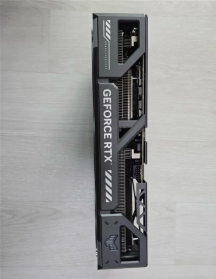 RTX 5090 그래픽카드 이미지