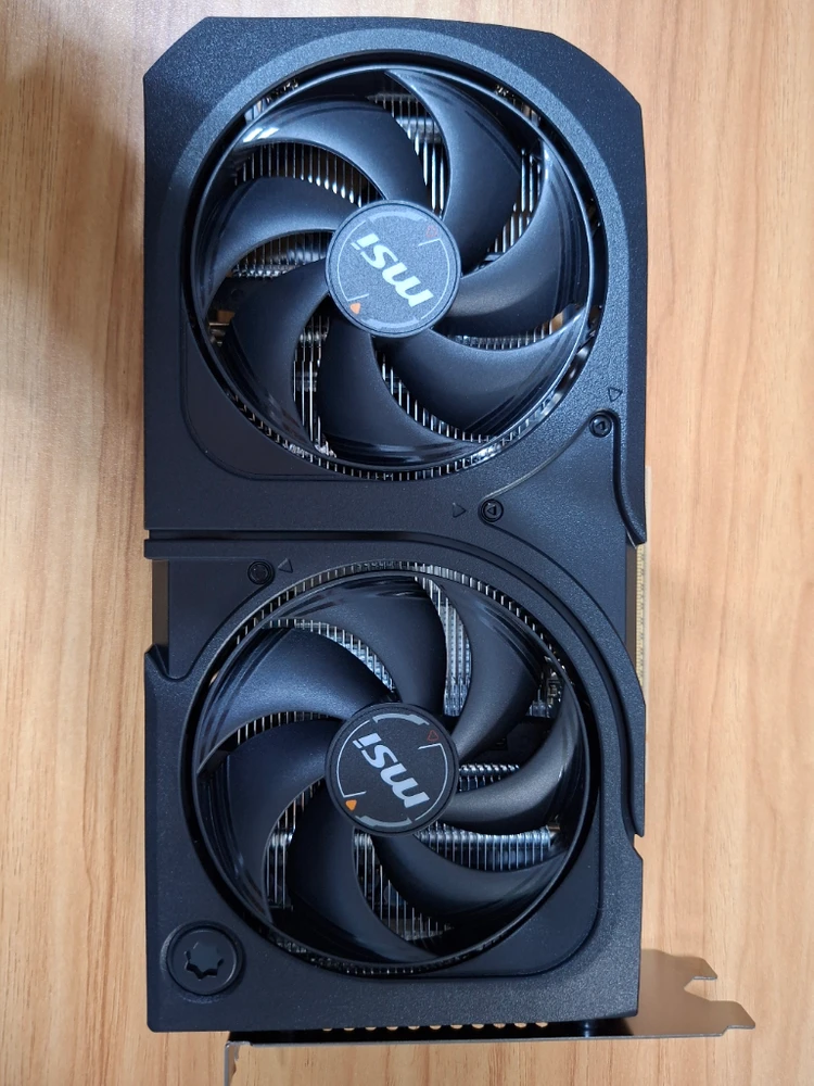 RTX 5060 Ti 그래픽카드 이미지
